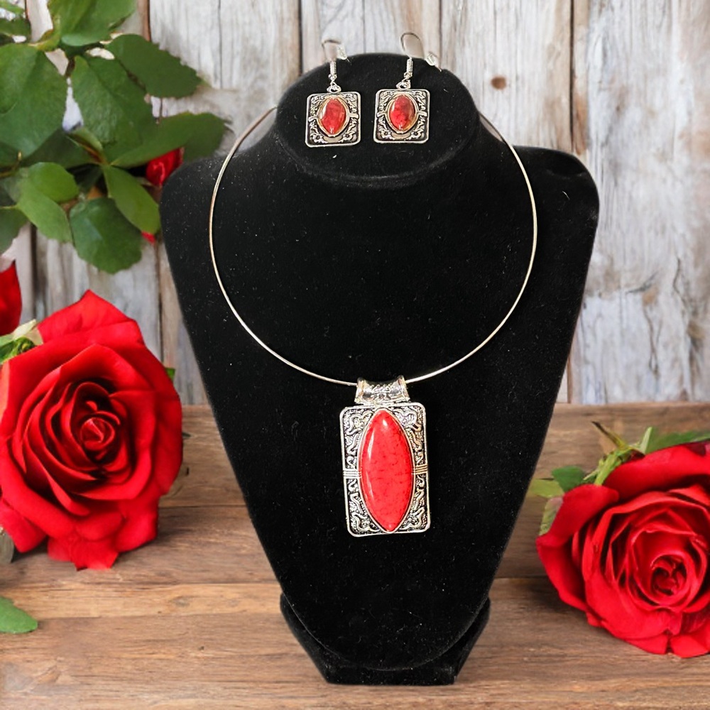Fashion Jewelry Choker with matching earrings. Silver tone